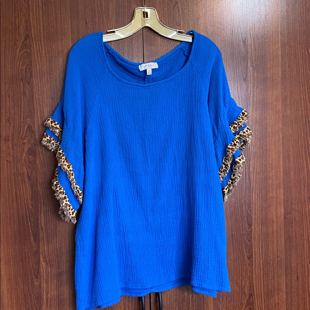 Umgee Blue Blouse 1X with animal Print Sleeves
